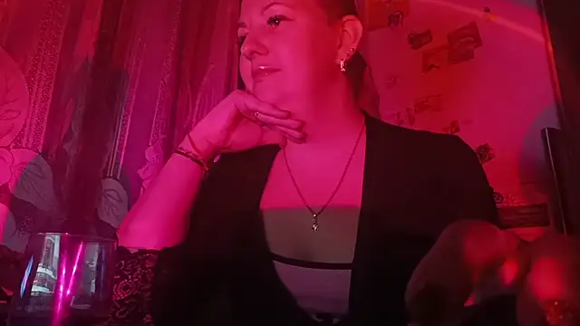 Snapshot of Marilen chatting on October 7, 2025, 6:20 pm Marilen online show from October 7, 2025, 6:20 pm