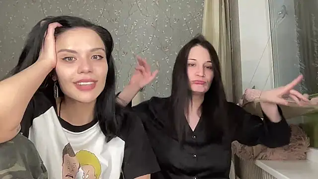 Snapshot of Sylvara chatting on September 22, 2025, 3:51 pm Sylvara online show from September 22, 2025, 3:51 pm