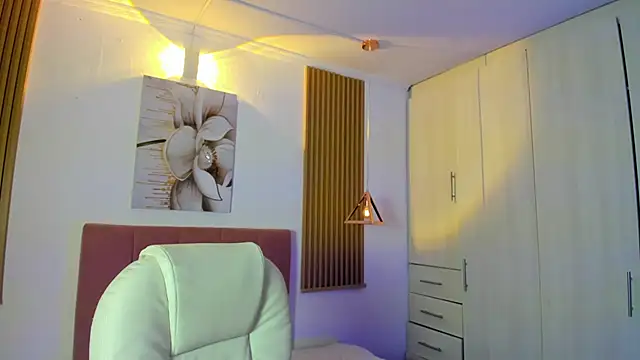 Snapshot of KoraRousee chatting on September 27, 2025, 12:55 pm KoraRousee online show from September 27, 2025, 12:55 pm