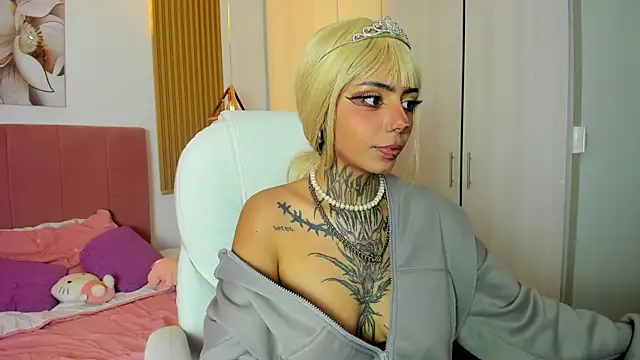 Snapshot of KoraRousee chatting on October 12, 2025, 3:46 pm KoraRousee online show from October 12, 2025, 3:46 pm