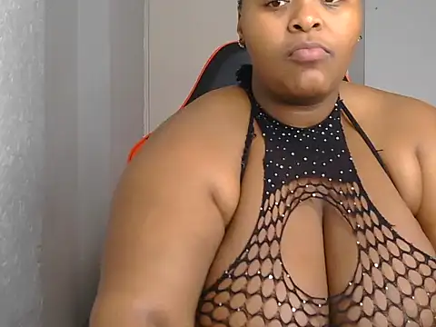 Snapshot of BubblyRouxyXXxx chatting on September 15, 2025, 4:46 am BubblyRouxyXXxx online show from September 15, 2025, 4:46 am