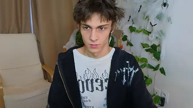 va1ora online show from November 2, 2025, 12:32 pm