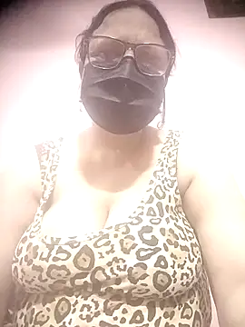 thehotlady online show from March 31, 2026, 9:55 am