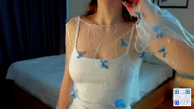 Snapshot of DimpledPoke chatting on October 19, 2025, 1:36 pm DimpledPoke online show from October 19, 2025, 1:36 pm