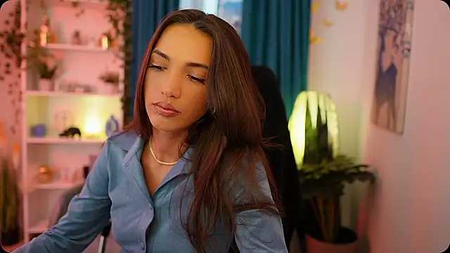 Alexis Love  online show from October 1, 2025, 1:15 pm