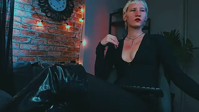 Kim Waite online show from October 14, 2025, 1:45 pm