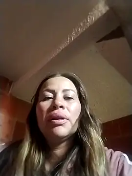 Snapshot of LaraCaliente chatting on October 4, 2025, 9:38 pm LaraCaliente online show from October 4, 2025, 9:38 pm