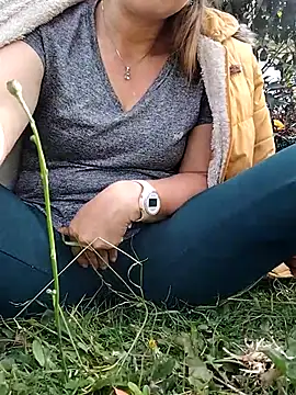 Snapshot of LaraCaliente chatting on September 24, 2025, 8:15 pm LaraCaliente online show from September 24, 2025, 8:15 pm