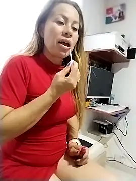 Snapshot of LaraCaliente chatting on October 11, 2025, 10:33 pm LaraCaliente online show from October 11, 2025, 10:33 pm