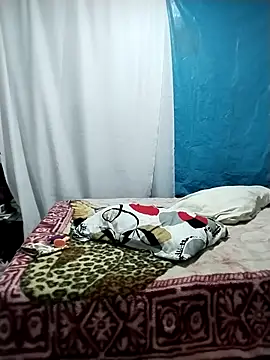 Snapshot of LaraCaliente chatting on October 20, 2025, 11:49 pm LaraCaliente online show from October 20, 2025, 11:49 pm