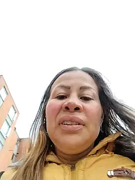 Snapshot of LaraCaliente chatting on October 17, 2025, 9:27 pm LaraCaliente online show from October 17, 2025, 9:27 pm