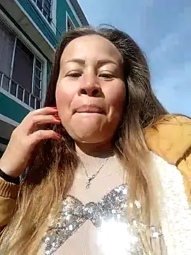 Snapshot of LaraCaliente chatting on September 17, 2025, 12:29 pm LaraCaliente online show from September 17, 2025, 12:29 pm