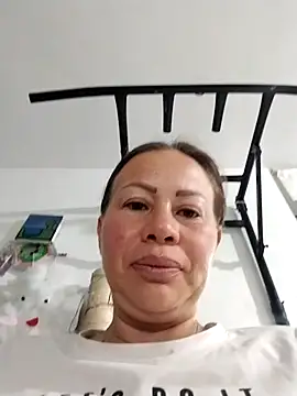 Snapshot of LaraCaliente chatting on September 26, 2025, 8:43 am LaraCaliente online show from September 26, 2025, 8:43 am