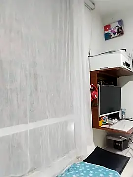 Snapshot of LaraCaliente chatting on October 13, 2025, 7:54 am LaraCaliente online show from October 13, 2025, 7:54 am