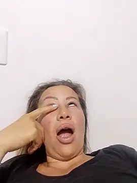 Snapshot of LaraCaliente chatting on October 9, 2025, 10:05 am LaraCaliente online show from October 9, 2025, 10:05 am