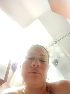 Snapshot of LaraCaliente chatting on October 1, 2025, 7:13 am LaraCaliente online show from October 1, 2025, 7:13 am