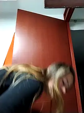 Snapshot of LaraCaliente chatting on October 17, 2025, 7:55 am LaraCaliente online show from October 17, 2025, 7:55 am