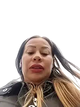 Snapshot of LaraCaliente chatting on October 27, 2025, 9:05 pm LaraCaliente online show from October 27, 2025, 9:05 pm