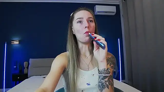 Snapshot of Melloudy chatting on October 21, 2025, 5:51 am Melloudy online show from October 21, 2025, 5:51 am