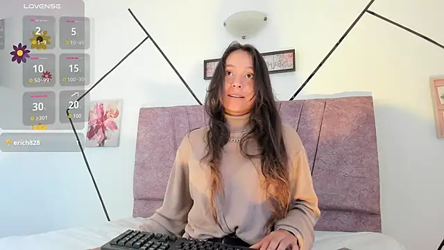 Snapshot of Julieta_Lein chatting on November 8, 2025, 1:47 pm Julieta Lein online show from November 8, 2025, 1:47 pm