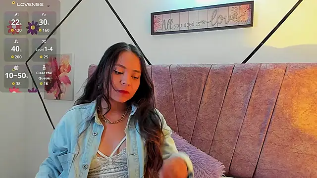 Snapshot of Julieta_Lein chatting on October 14, 2025, 11:47 pm Julieta Lein online show from October 14, 2025, 11:47 pm