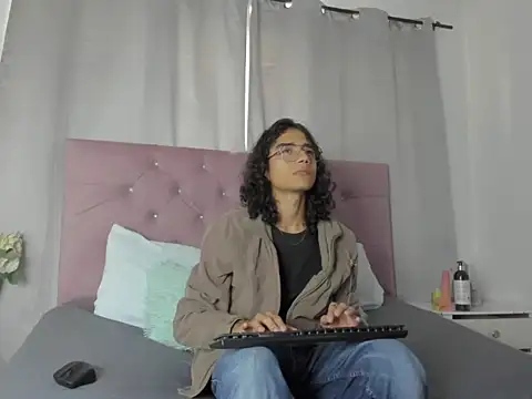 Snapshot of EthanBlackwoodd chatting on October 10, 2025, 7:58 pm EthanBlackwoodd online show from October 10, 2025, 7:58 pm