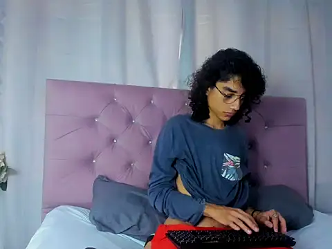 Snapshot of EthanBlackwoodd chatting on September 30, 2025, 8:04 pm EthanBlackwoodd online show from September 30, 2025, 8:04 pm