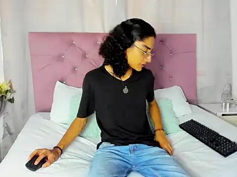 Snapshot of EthanBlackwoodd chatting on October 8, 2025, 7:58 pm EthanBlackwoodd online show from October 8, 2025, 7:58 pm