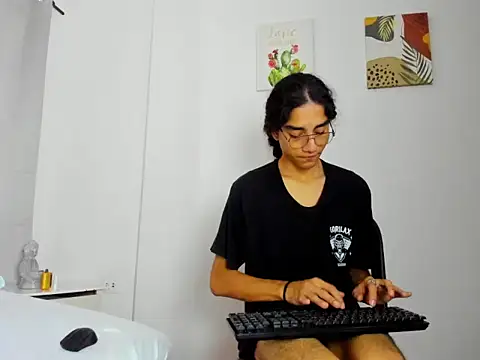 Snapshot of EthanBlackwoodd chatting on October 7, 2025, 7:48 pm EthanBlackwoodd online show from October 7, 2025, 7:48 pm