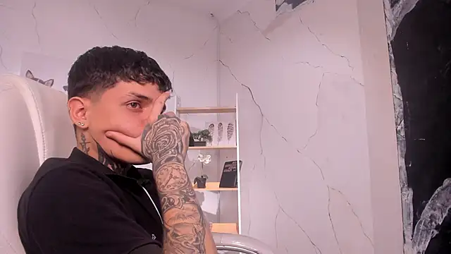 Declan-Fox online show from November 3, 2025, 4:28 am