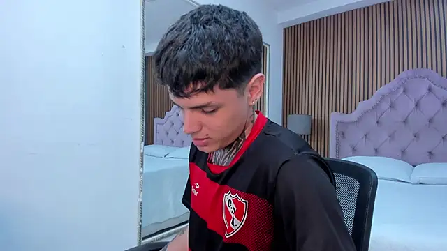 Declan-Fox online show from October 25, 2025, 4:33 am