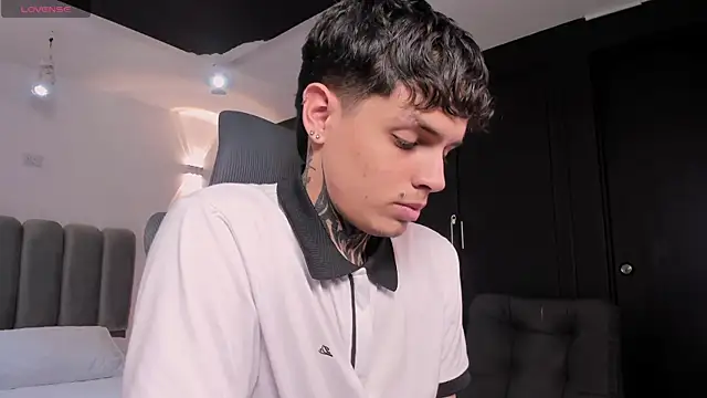 Declan-Fox online show from September 21, 2025, 3:55 am