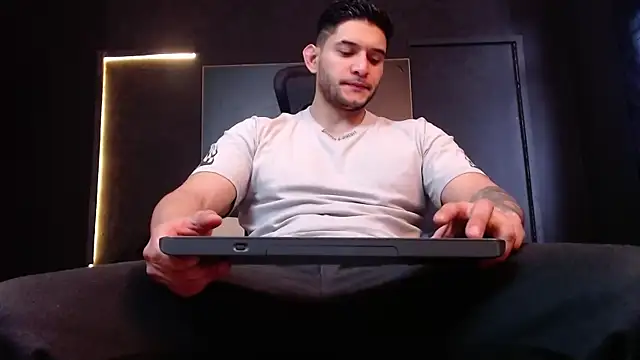 RichardMilleer online show from October 21, 2025, 1:54 pm