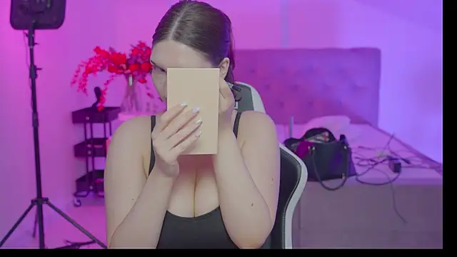 Jessasmith online show from November 23, 2025, 8:35 am