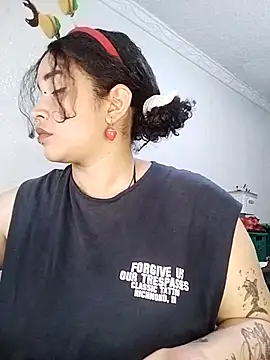 Julie wallace online show from December 4, 2025, 7:02 pm