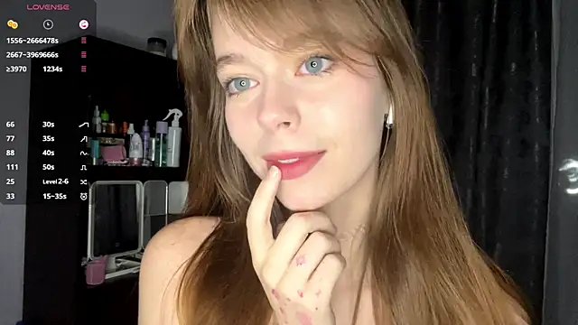 YourLittleElfie online show from September 27, 2025, 3:18 pm