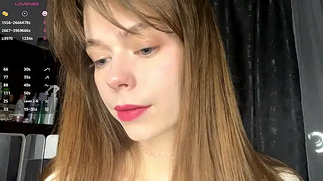 YourLittleElfie online show from September 26, 2025, 3:19 pm