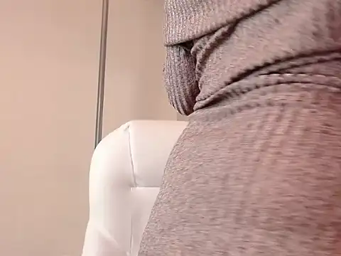 Snapshot of Ava_Raye chatting on September 24, 2025, 9:54 pm Ava Raye online show from September 24, 2025, 9:54 pm