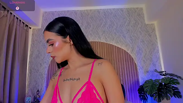 Snapshot of Sophiie_Belle chatting on October 10, 2025, 2:51 pm Sophiie Belle online show from October 10, 2025, 2:51 pm