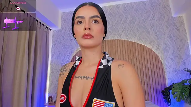 Snapshot of Sophiie_Belle chatting on October 17, 2025, 1:24 pm Sophiie Belle online show from October 17, 2025, 1:24 pm