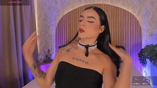 Snapshot of Sophiie_Belle chatting on October 9, 2025, 1:55 pm Sophiie Belle online show from October 9, 2025, 1:55 pm