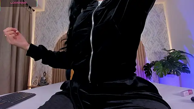 Snapshot of Sophiie_Belle chatting on October 25, 2025, 1:56 pm Sophiie Belle online show from October 25, 2025, 1:56 pm