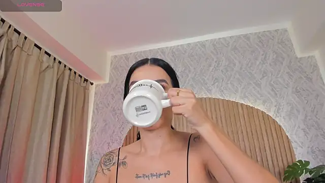 Snapshot of Sophiie_Belle chatting on September 24, 2025, 1:06 pm Sophiie Belle online show from September 24, 2025, 1:06 pm