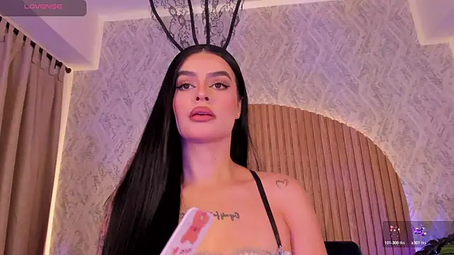 Snapshot of Sophiie_Belle chatting on October 27, 2025, 2:18 pm Sophiie Belle online show from October 27, 2025, 2:18 pm