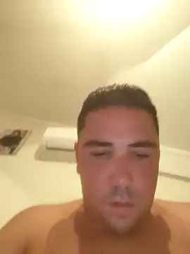 Garciadiogo69 online show from September 15, 2025, 2:06 pm