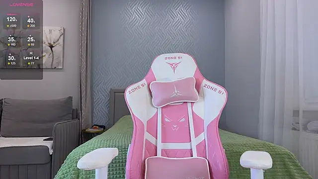 Snapshot of Madison_Davies_ chatting on October 21, 2025, 5:29 am Madison Davies  online show from October 21, 2025, 5:29 am