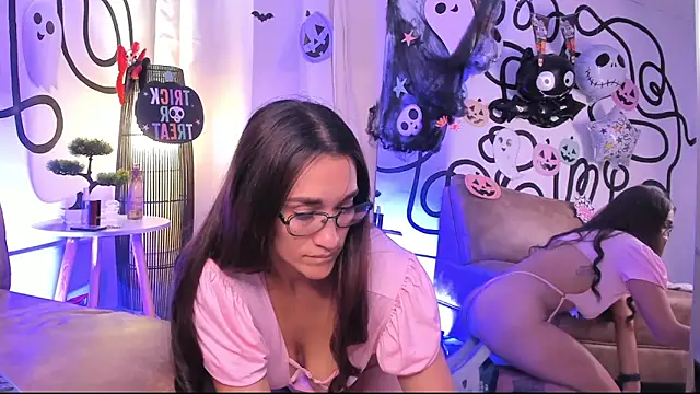 Snapshot of Natalia_TheLux chatting on October 26, 2025, 8:09 pm Natalia TheLux online show from October 26, 2025, 8:09 pm