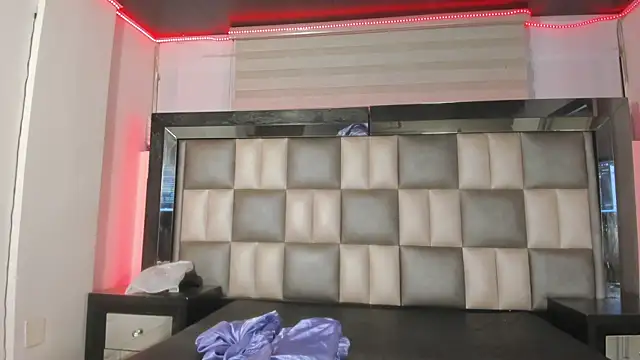 abbiecollins js online show from November 11, 2025, 3:23 am