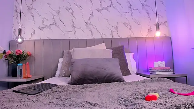 Snapshot of Amber_Santana chatting on October 7, 2025, 8:43 pm Amber Santana online show from October 7, 2025, 8:43 pm