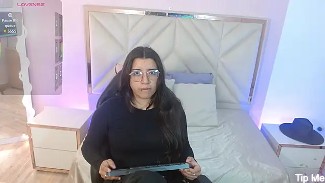 NANAKY TAY online show from October 9, 2025, 11:55 am